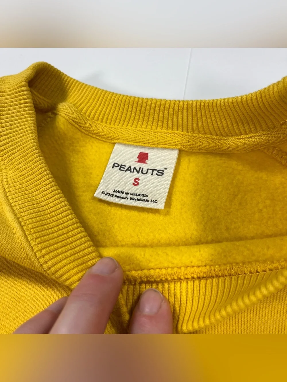 Peanuts Woodstock Yellow Ski Graphic Crewneck Pullover Sweatshirt Size Small